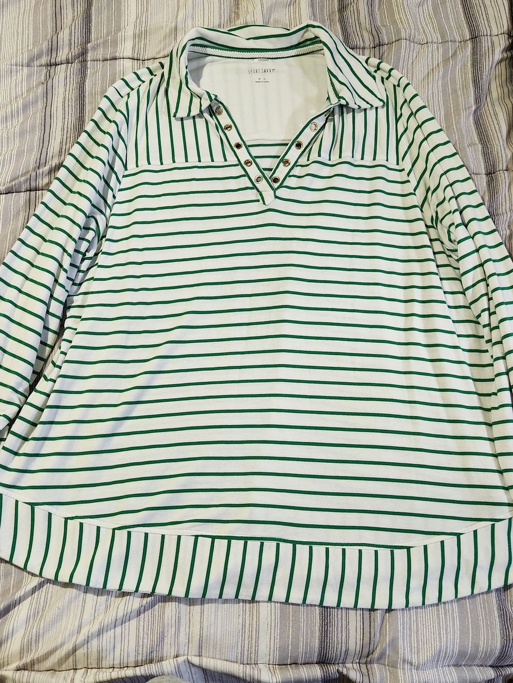 Women's Green & White Striped V-Neck Pullover Sweater
